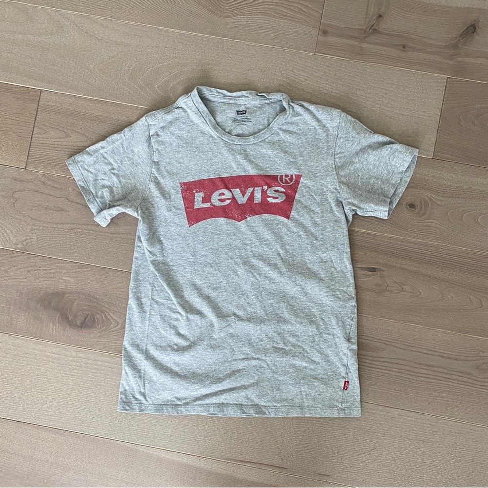 Levi’s Graphic Tshirt